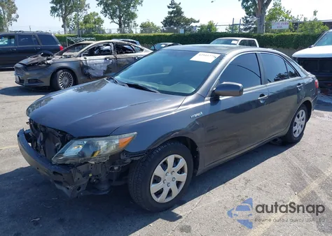 2010 Toyota Camry Hybrid z USA, uszkodzony, nr VIN 4T1BB3EK5AU117111
